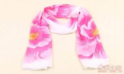 时尚与实用的完美结合 盼彩服饰批发2015款雪纺丝巾